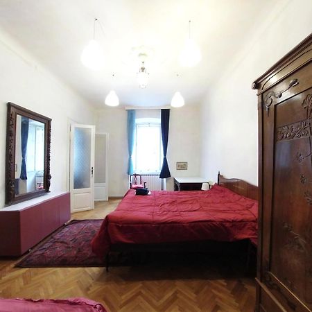 Casa Antica - Historical Apartment In Old City Center Triest Zimmer foto